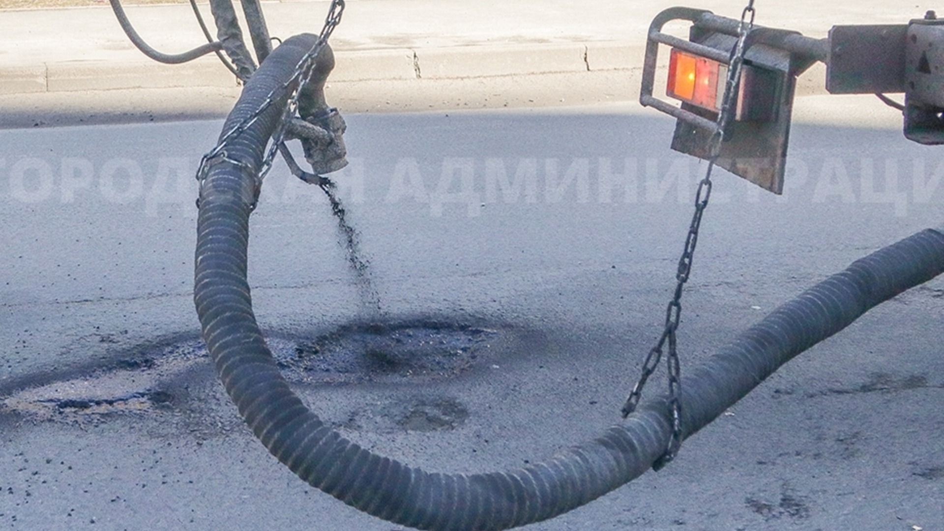 Брянские дорожные службы ведут масштабный ямочный ремонт