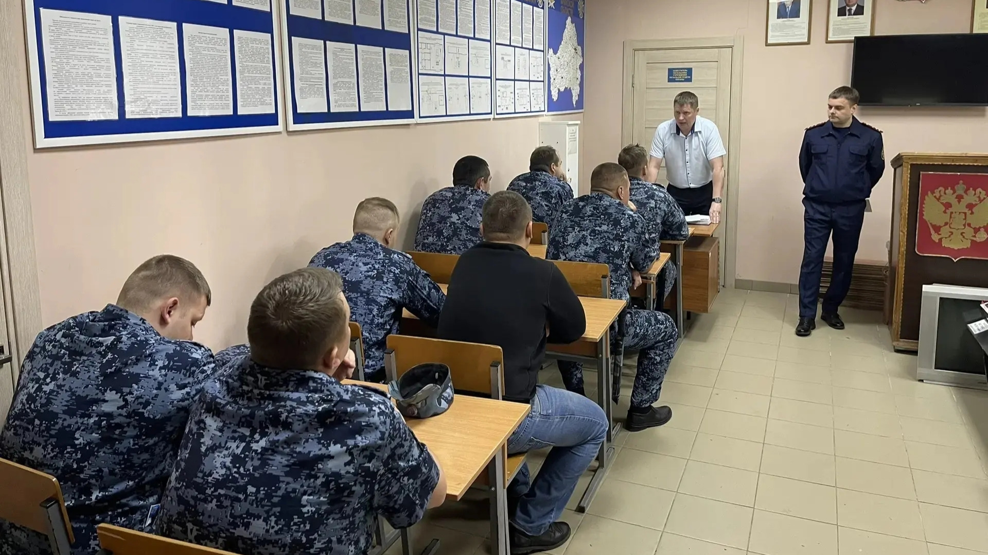 В Новозыбкове следователи провели занятие для сотрудников СИЗО