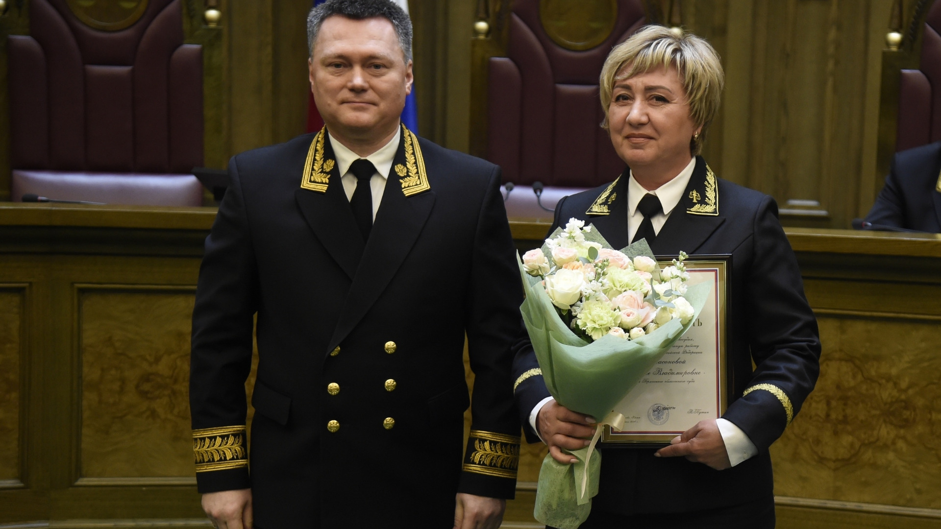 Игорь Краснов вручил брянским судьям благодарности за вклад в укрепление правосудия
