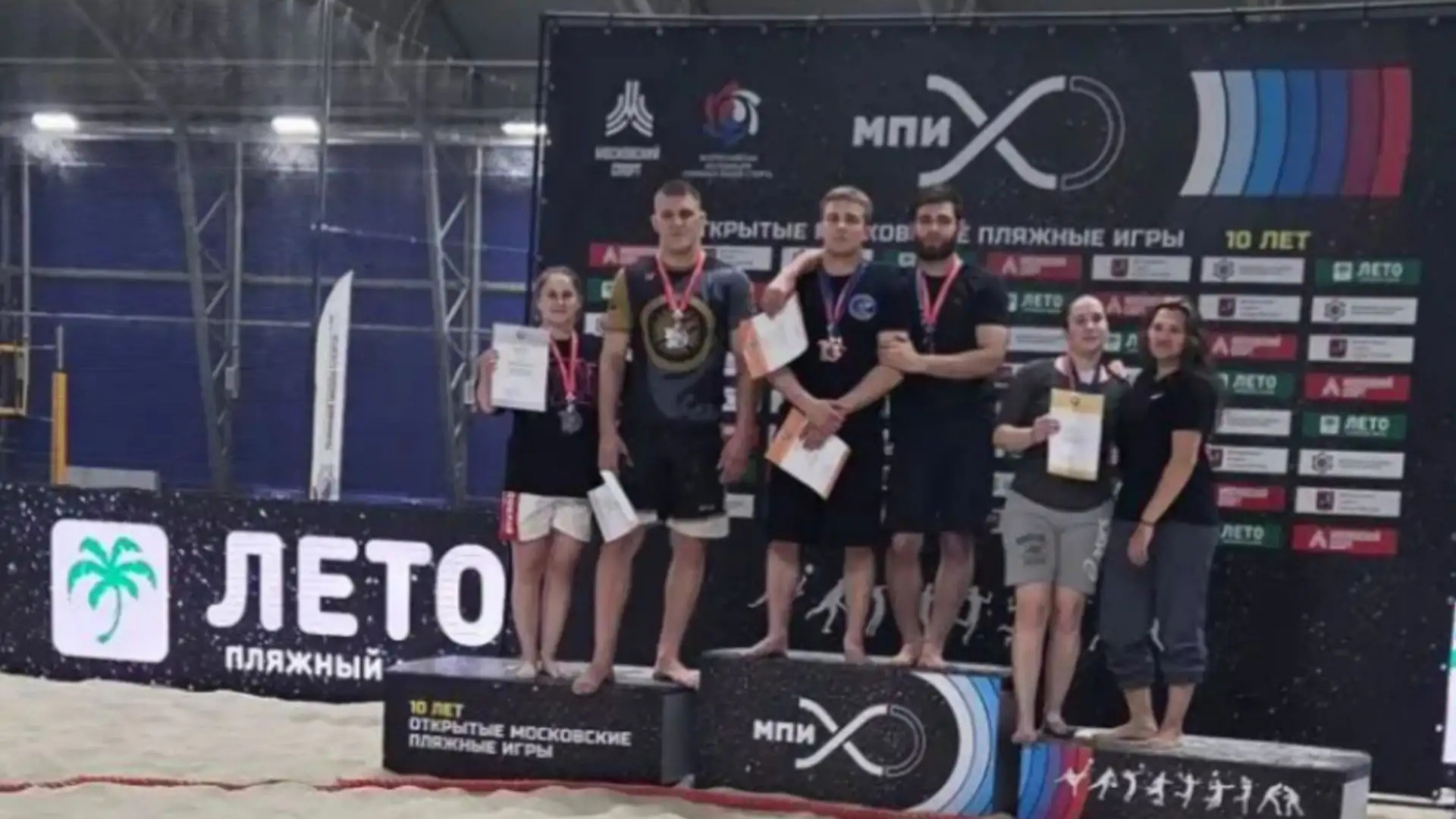 Брянцы успешно выступили на чемпионате России по пляжной борьбе в Москве 