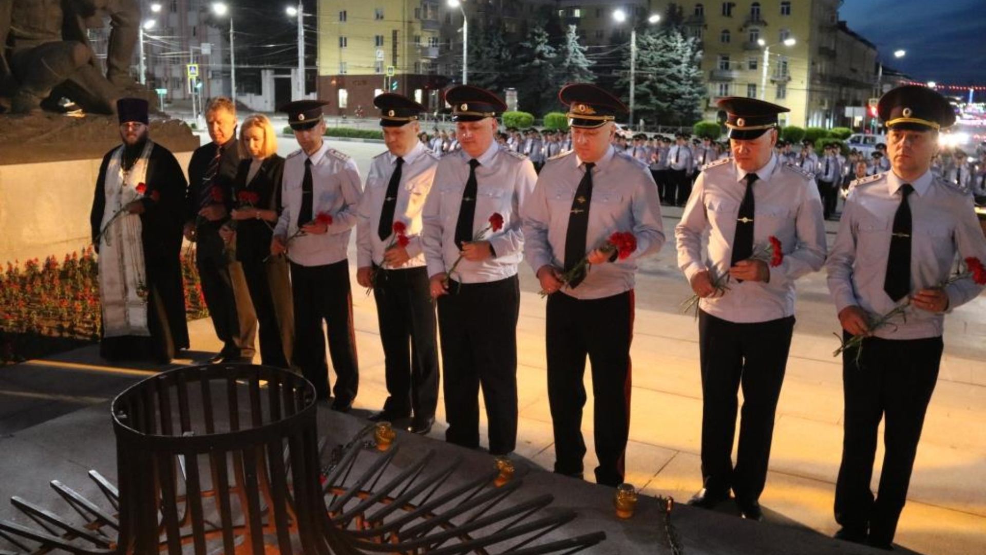 В Брянске правоохранители зажгли "Свечи памяти" в честь 85-летия начала войны