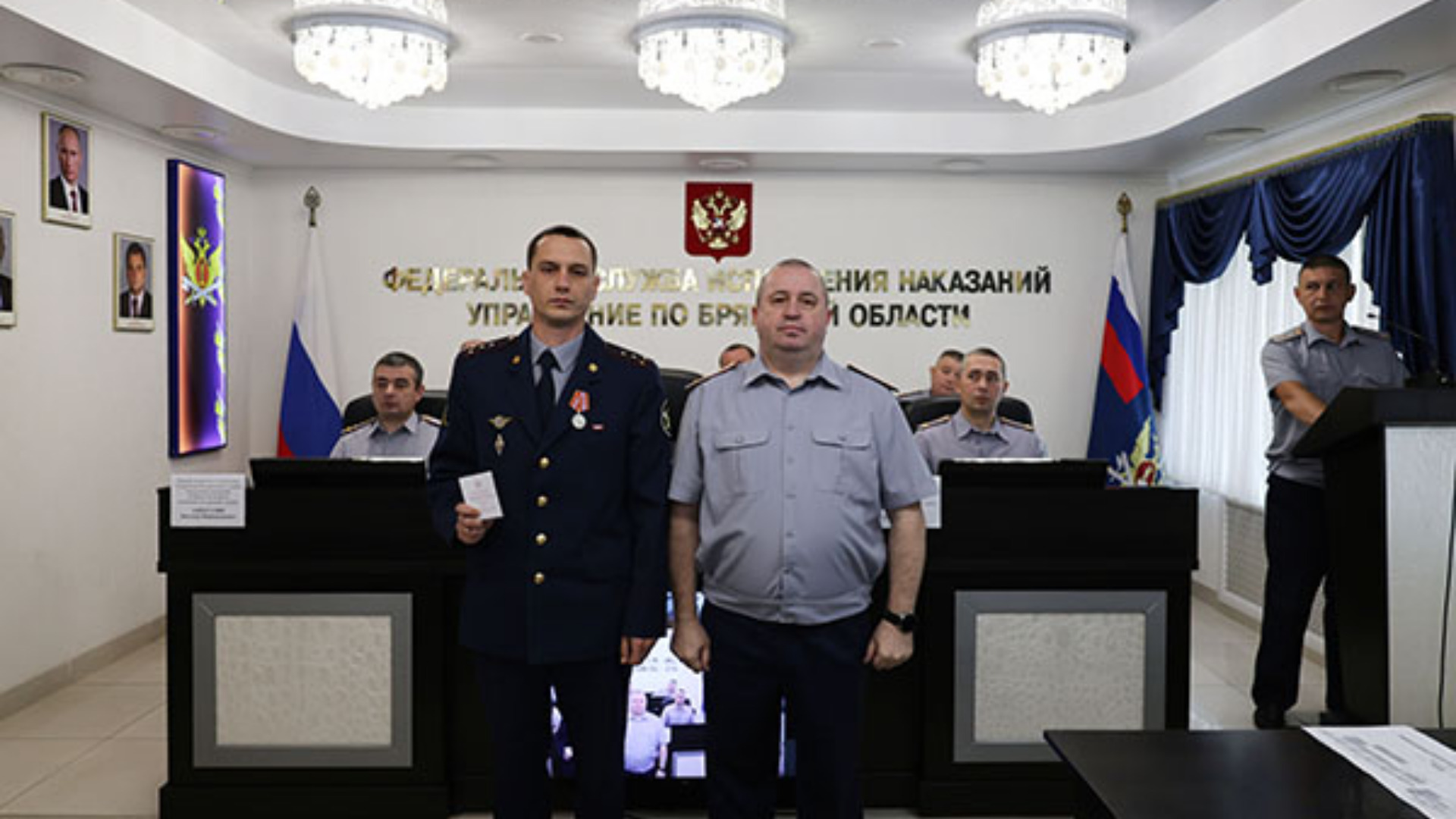 В Брянске вручили ведомственные награды лучшим сотрудникам УИС области 