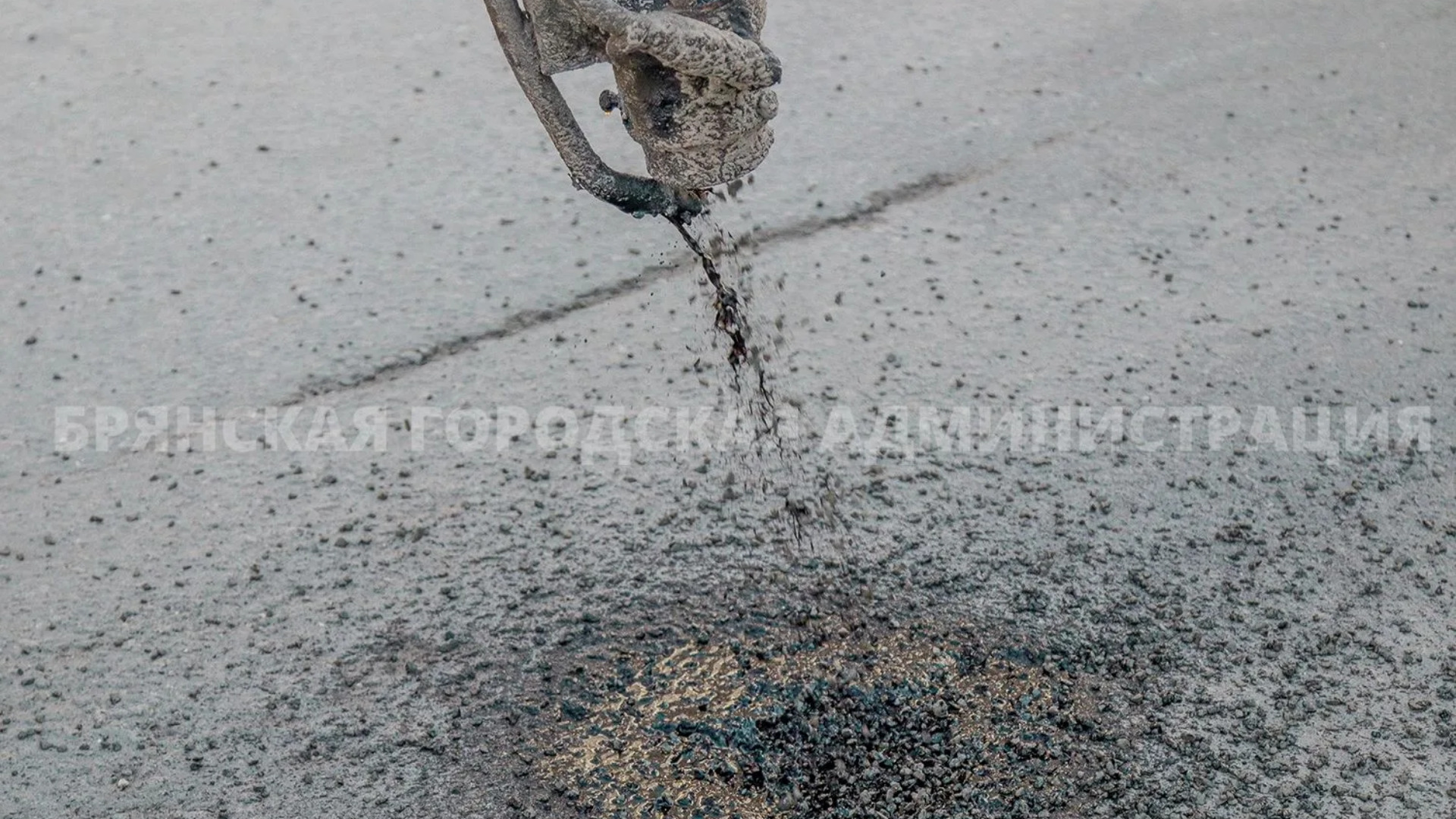 В Брянске методом ямочного ремонта восстановили около 24 500 кв. метров асфальта
