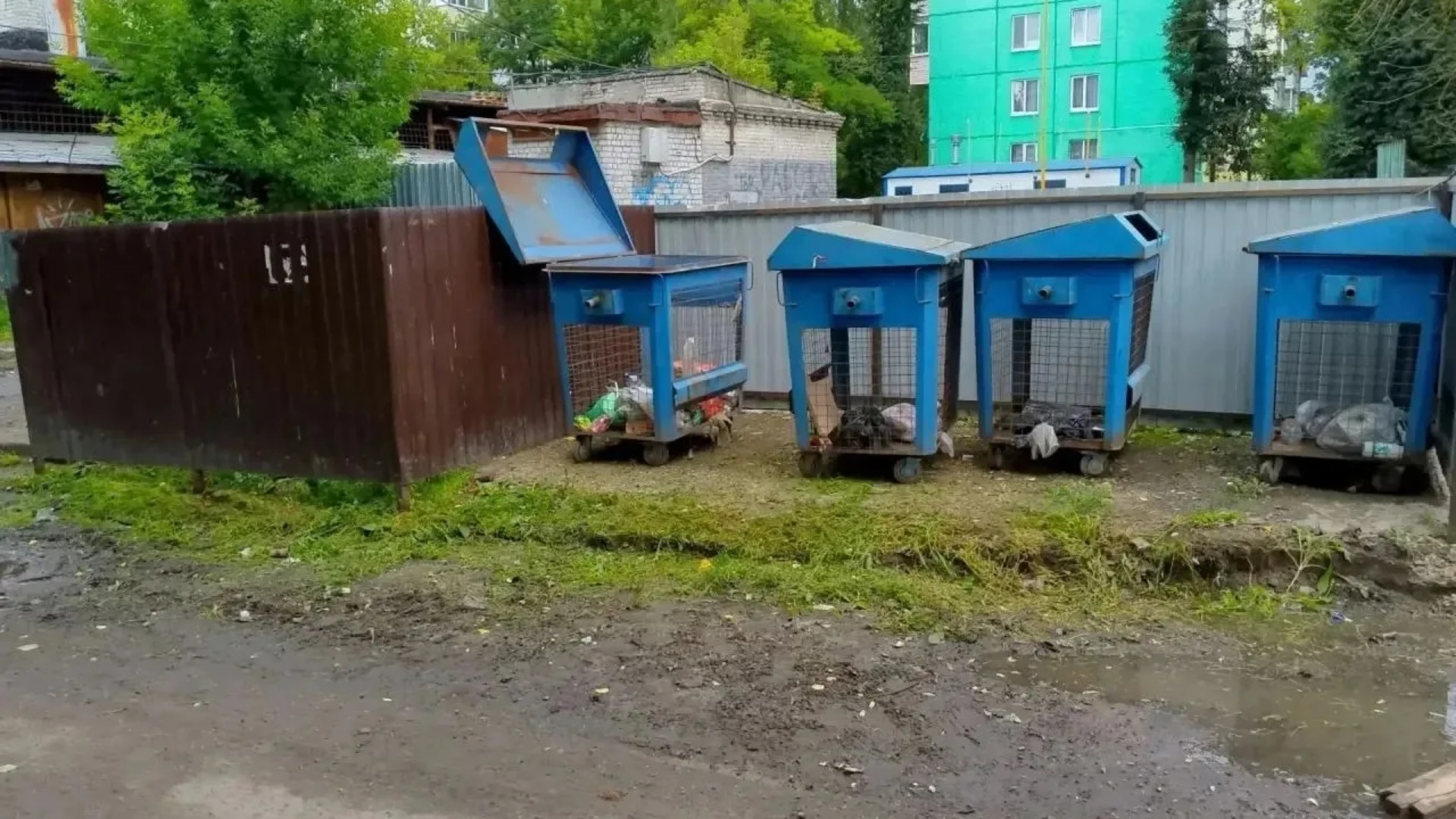  В Брянске ликвидировали свалки около контейнерных площадок на Литейной и Кирова  