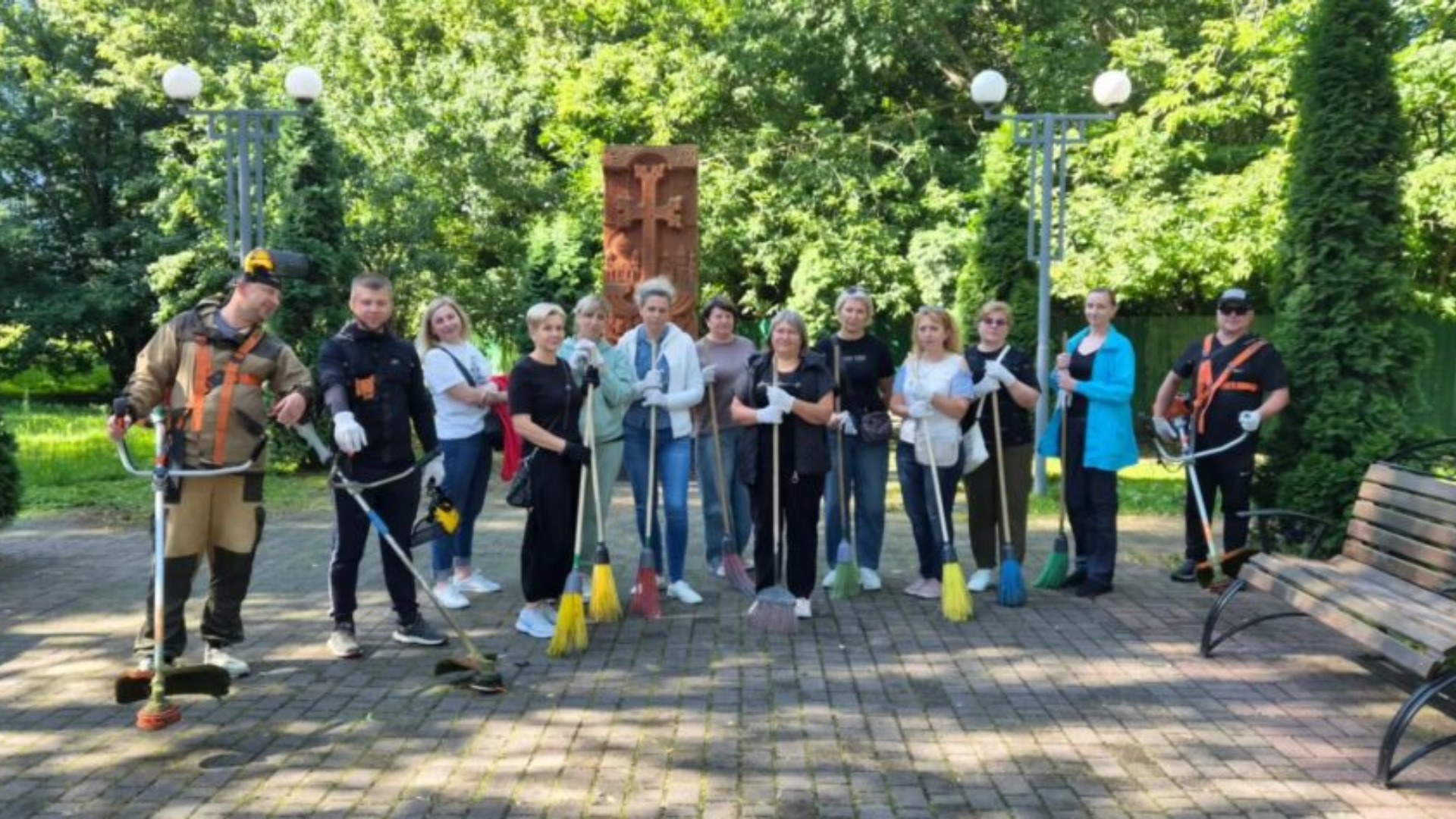В Брянске в санитарной пятнице приняли участие 112 сотрудников администраций 