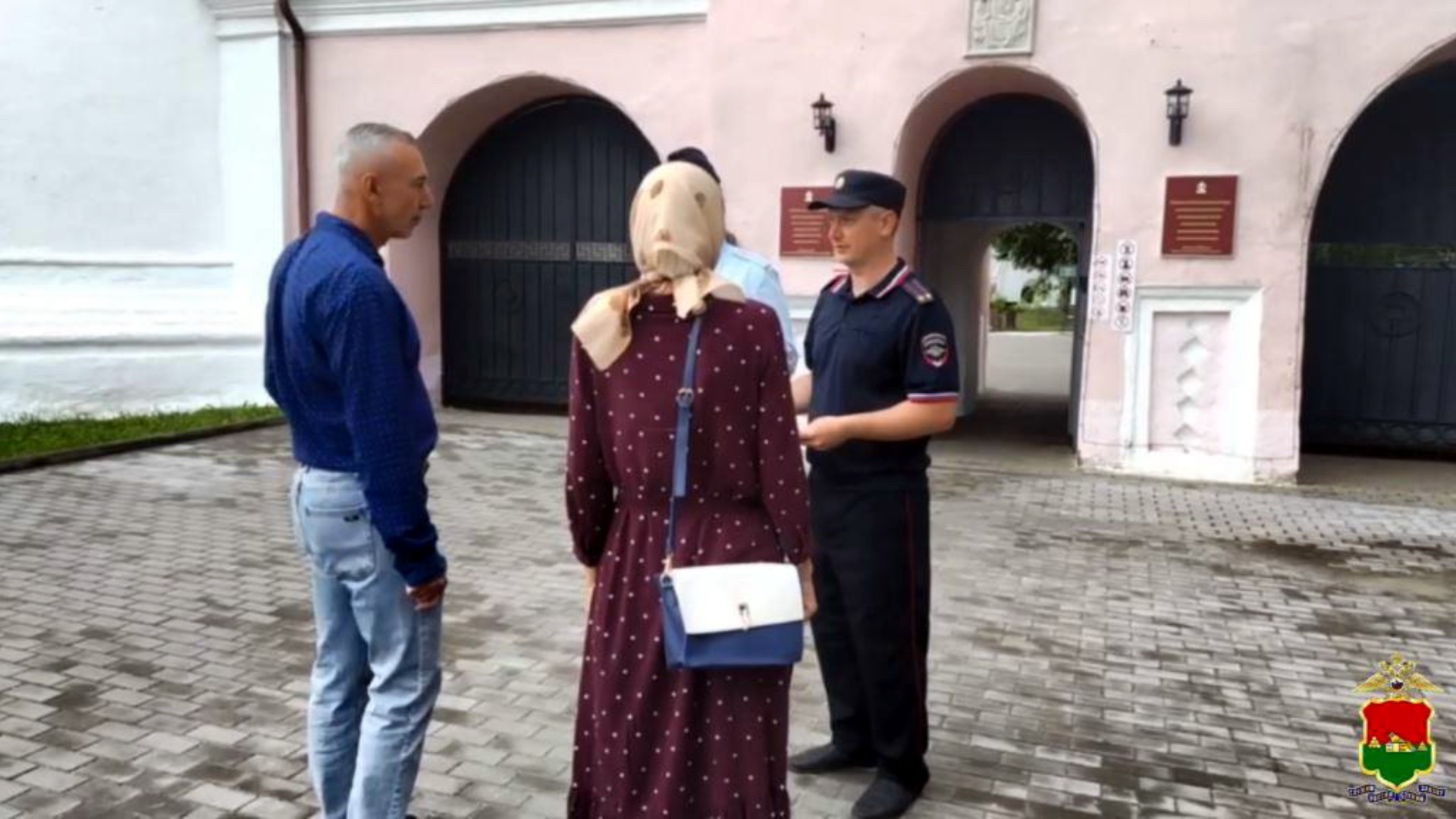 Полиция Брянска провела акцию против мошенников у монастыря