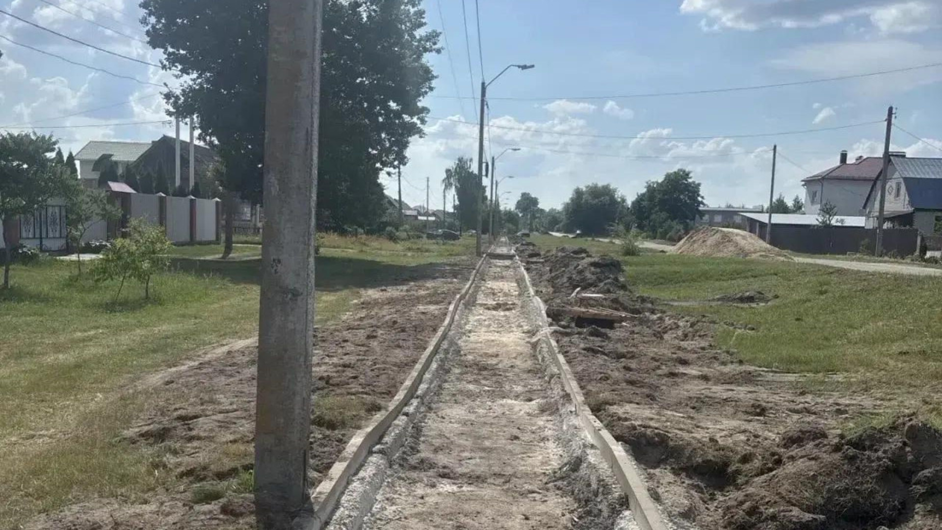 В брянском посёлке Радица-Крыловка обновляют дорогу по нацпроекту
