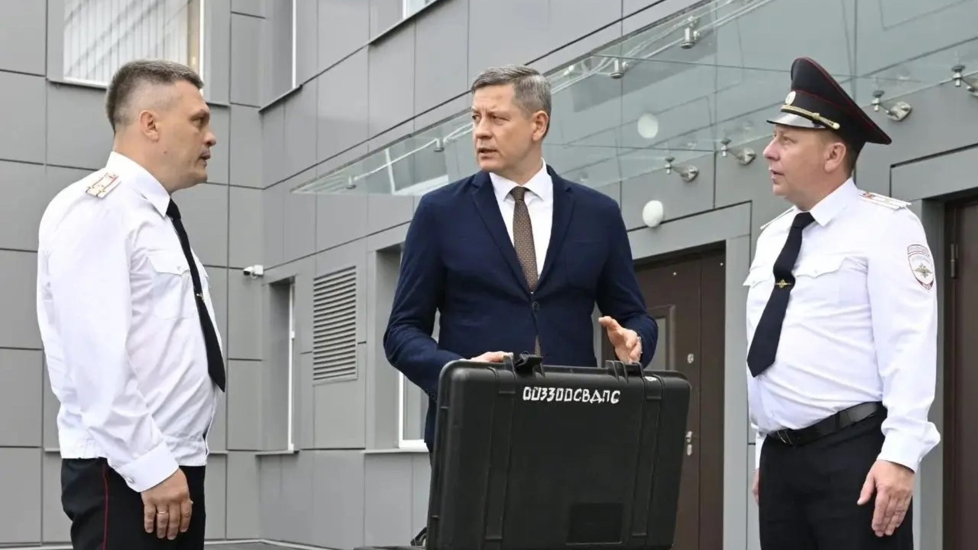 Егор Ковальчук поздравил автоинспекторов с профессиональным праздником