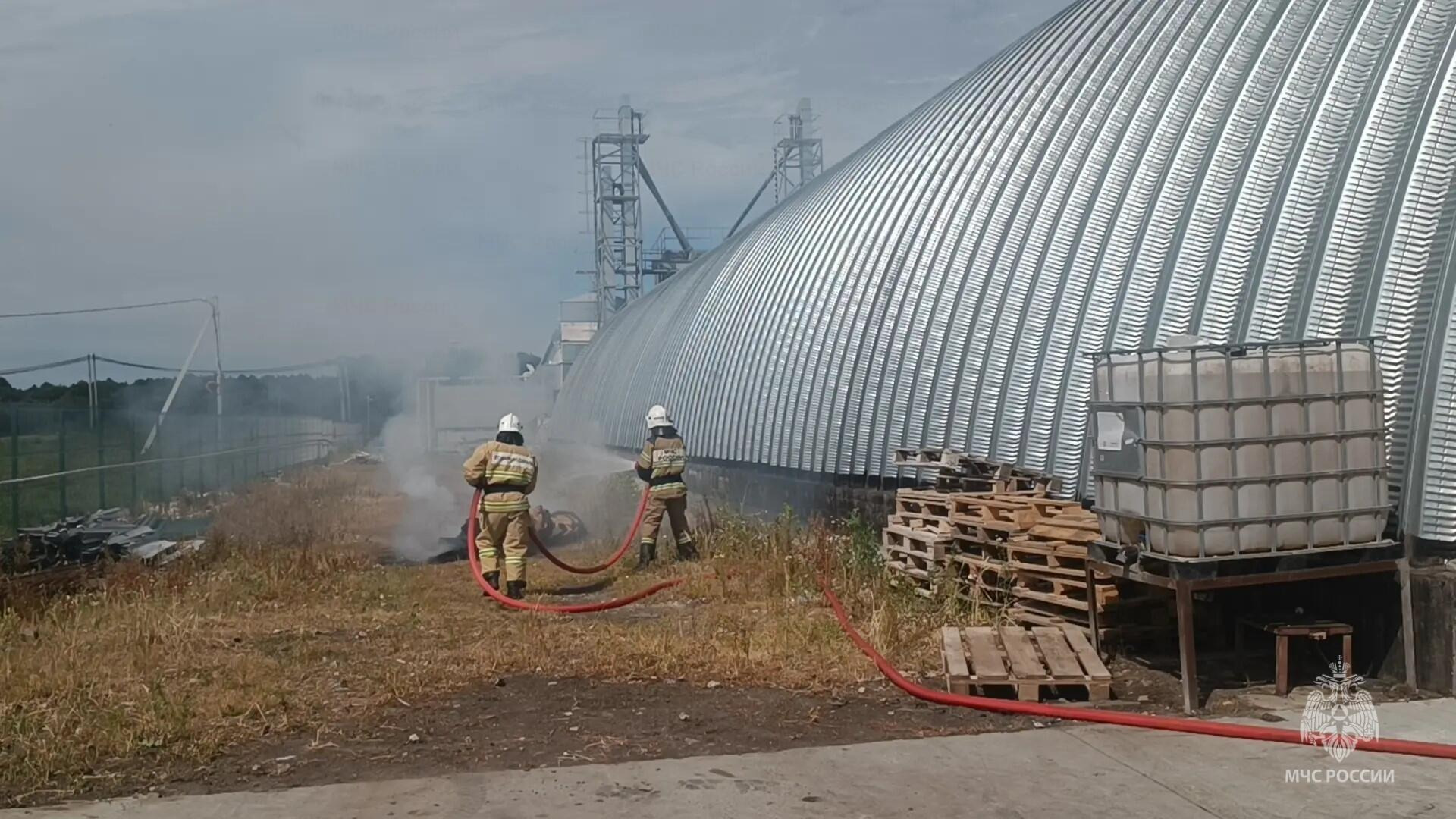 В Почепском районе потушили условный пожар на полях "ЭНДОФАРМ Агро"