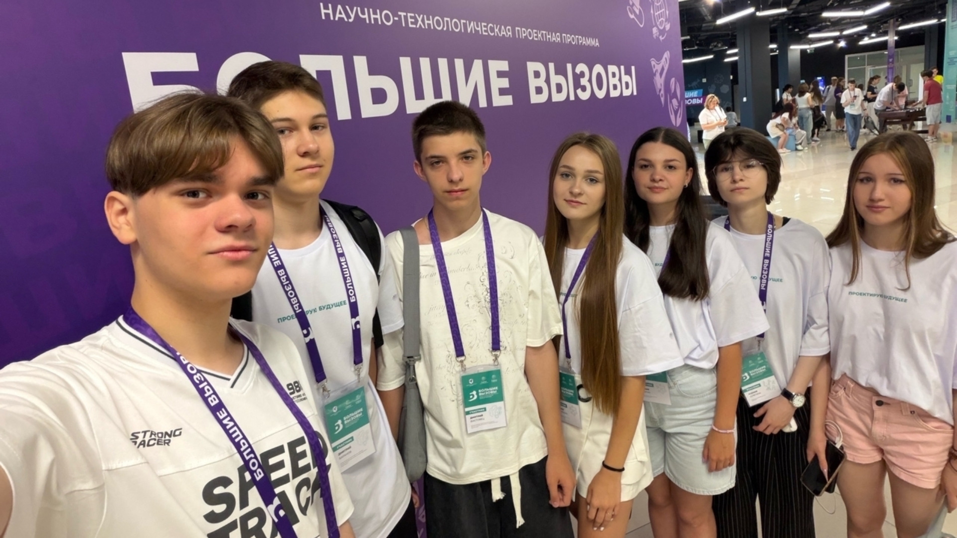 13 школьников из Брянска отправились в "Сириус" на программу "Большие вызовы"