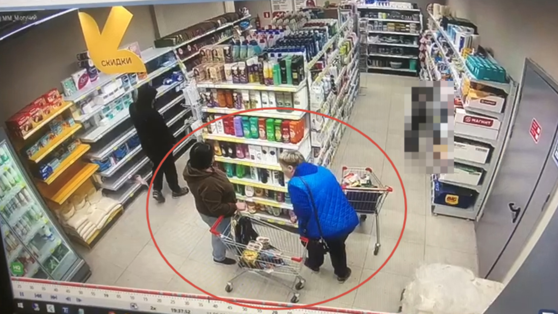 В Брянске задержали двух женщин за кражу продуктов и алкоголя на 17 тысяч рублей