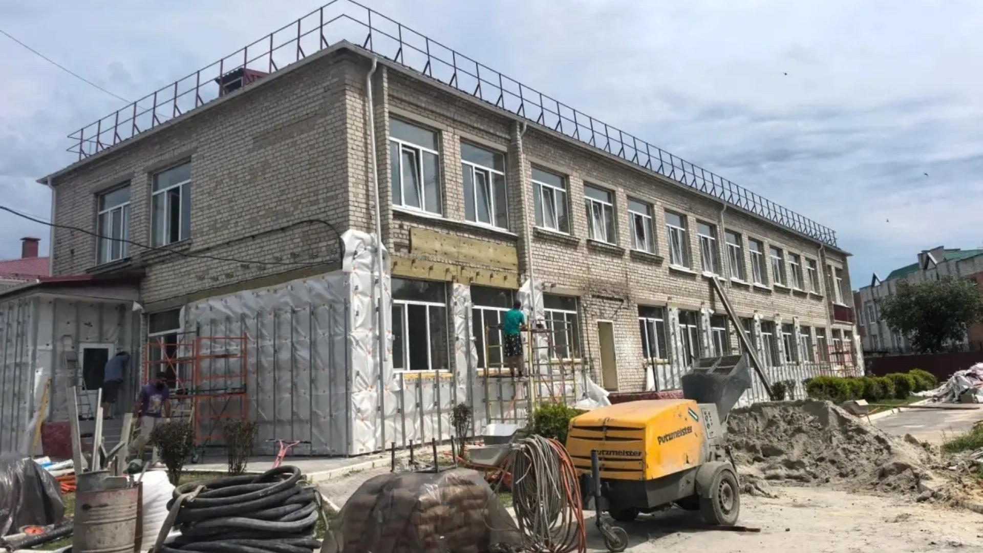 Прокуратура Навлинского района взяла на контроль ремонт школ, детсада и больницы