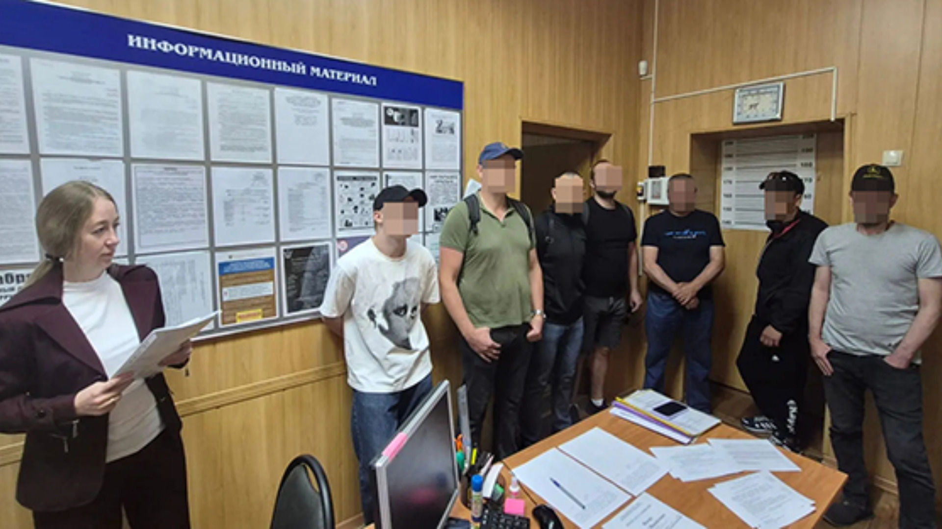 Осужденным в Брянске рассказали о правах супругов и законе о пробации