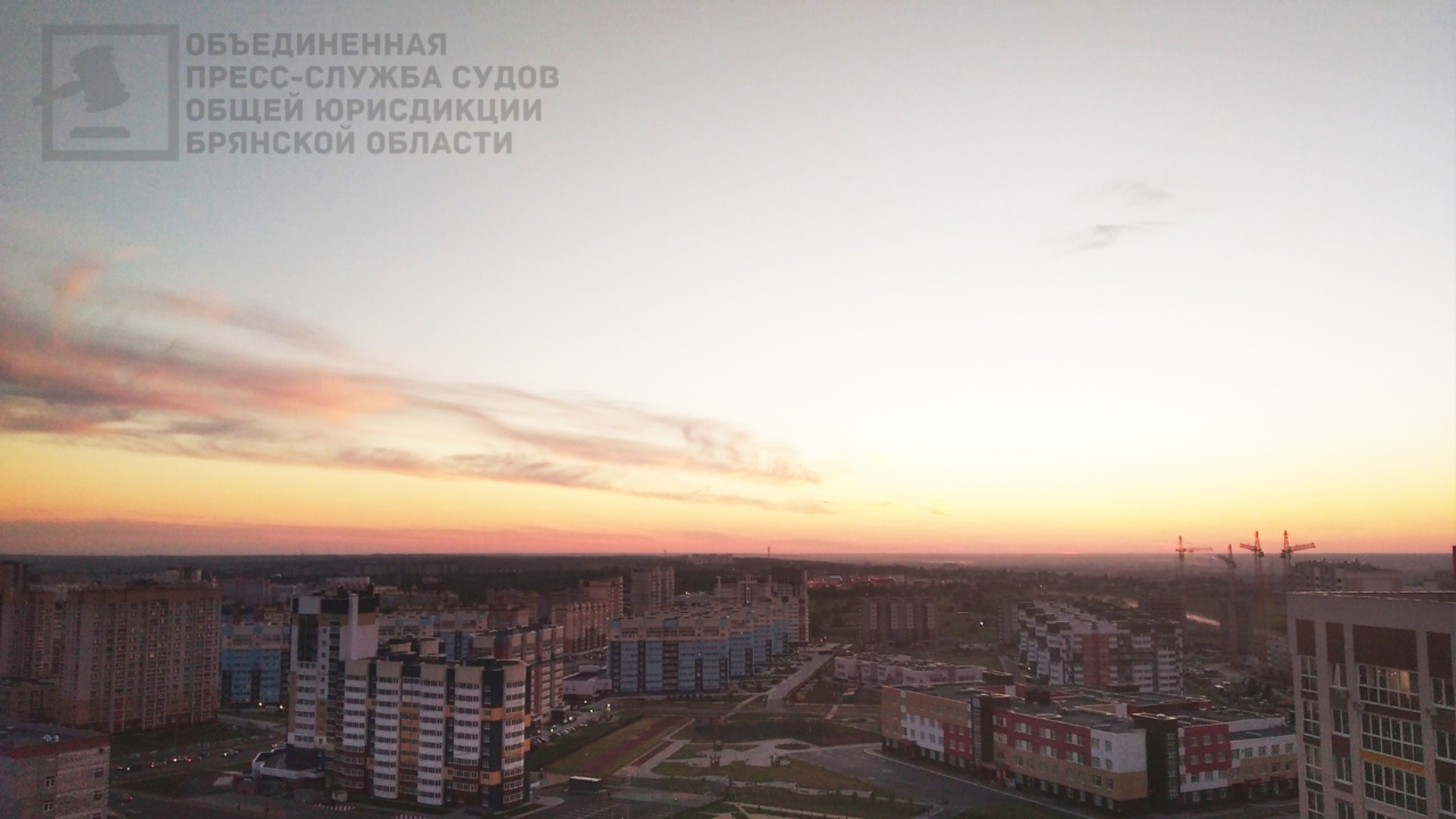 Суд в Брянске обязал застройщика выплатить семье более 250 тысяч рублей за промерзание стены