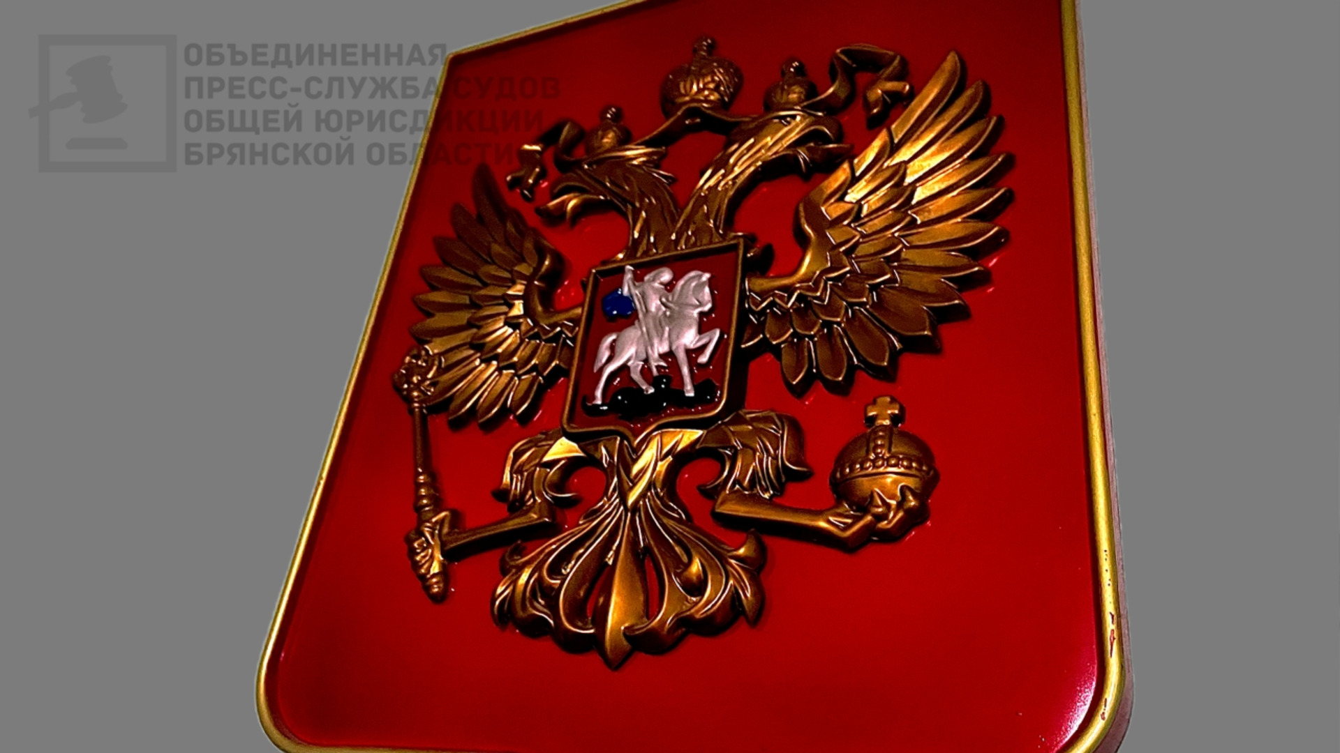 Жительницу Почепа осудили за угрозу отчиму ножом и долг по алиментам почти в 1,6 млн рублей