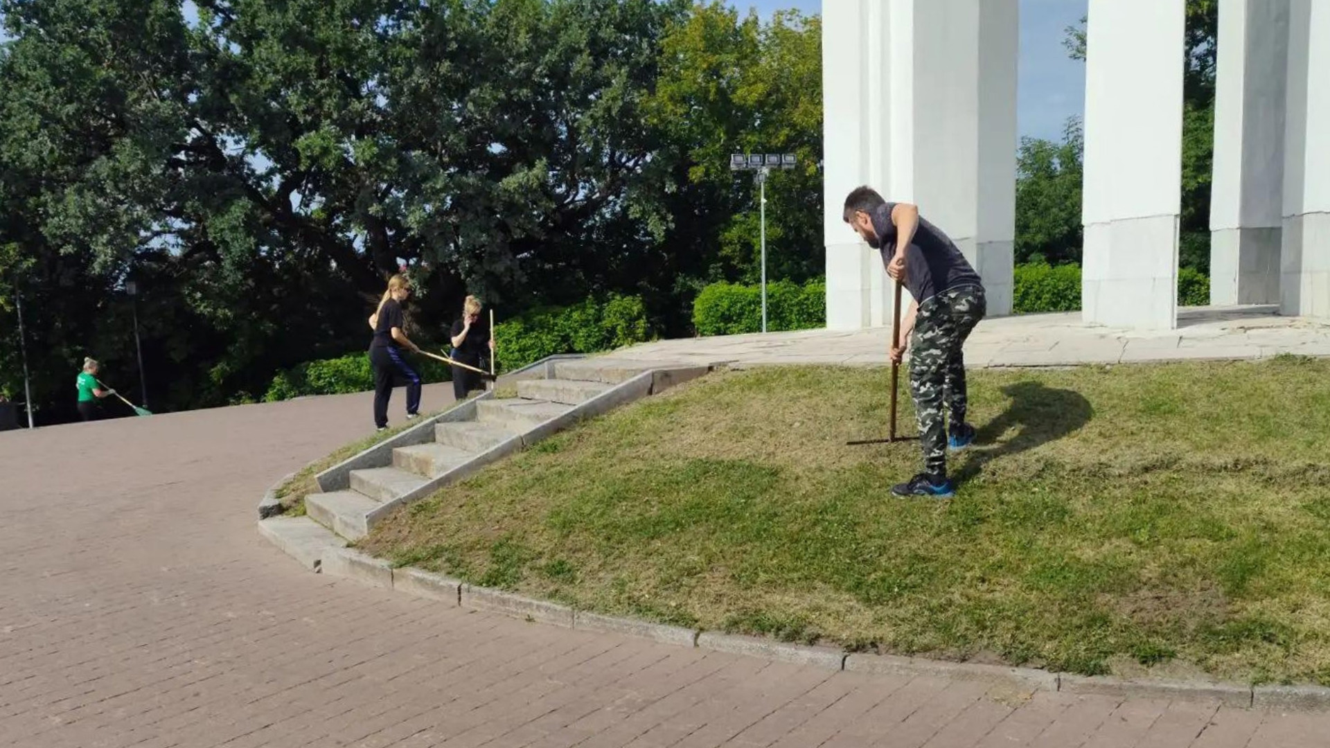 В Брянске в санитарной пятнице приняли участие 96 сотрудников администраций