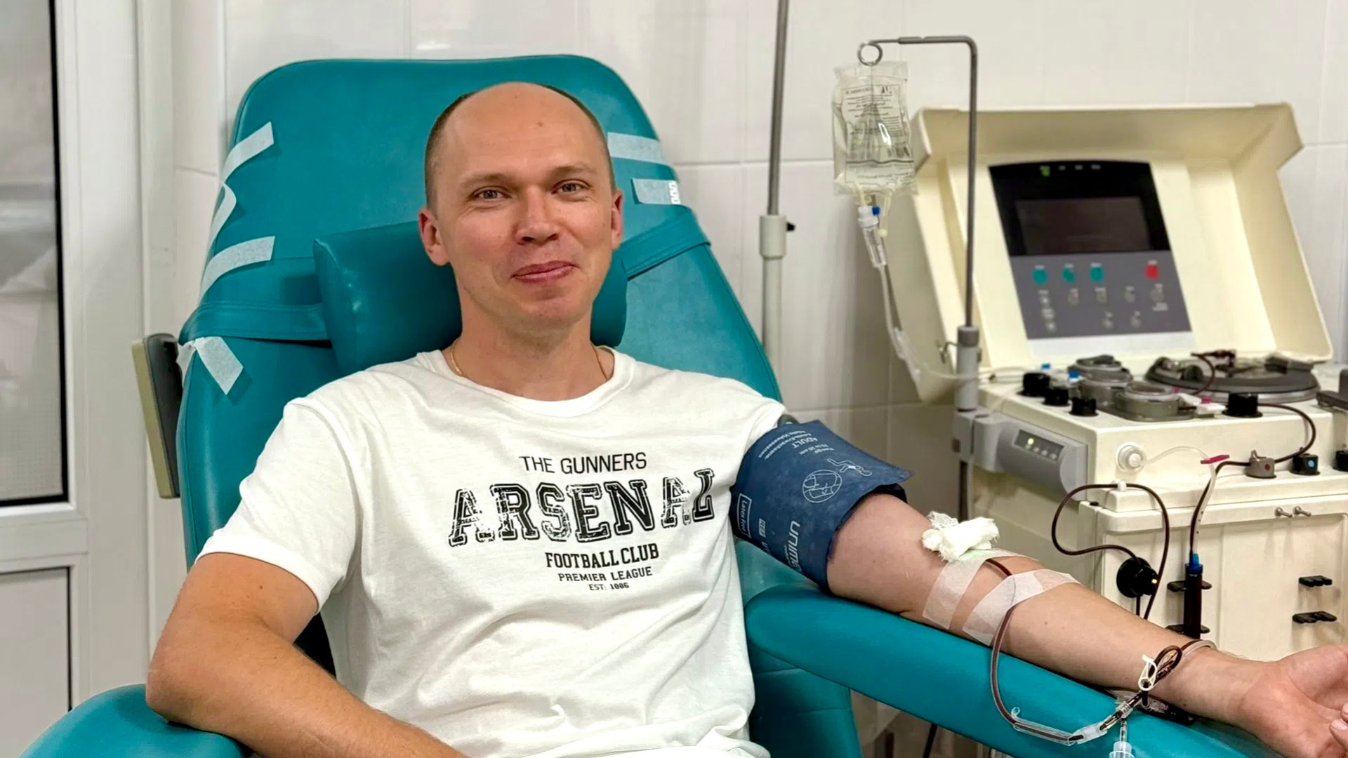Более 100 донаций за 12 лет: Брянская станция крови поблагодарила Почетного донора