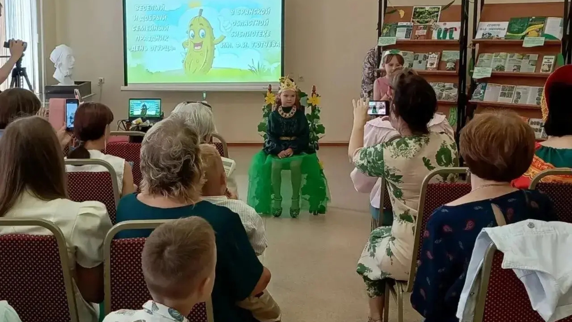 "Огурец — всему голова": в библиотеке Тютчева отметили народный праздник