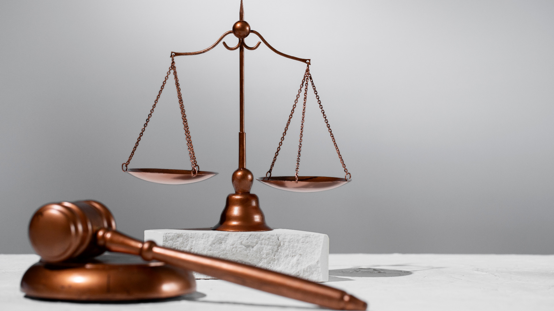 Суд обязал власти Новозыбкова установить знаки на остановках