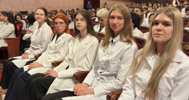 В Брянске 300 первокурсников посвятили в студенты Сеченовского университета