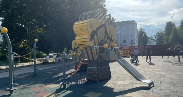 В Сельцо Брянской области обновили детскую площадку за 5 миллионов рублей