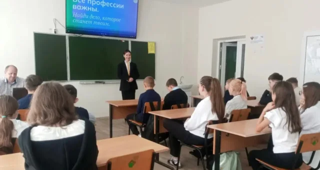 Школьникам Брянщины показали местные горизонты: в регионе стартовал курс по профориентации