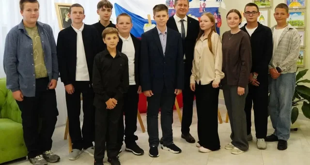 Егор Ковальчук проинспектировал строительство пристройки к школе №1 в Сураже