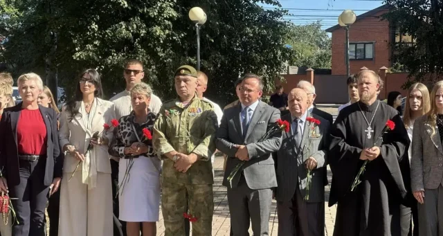 В Брянске почтили память освободителей города в урочище "Лесные сараи"