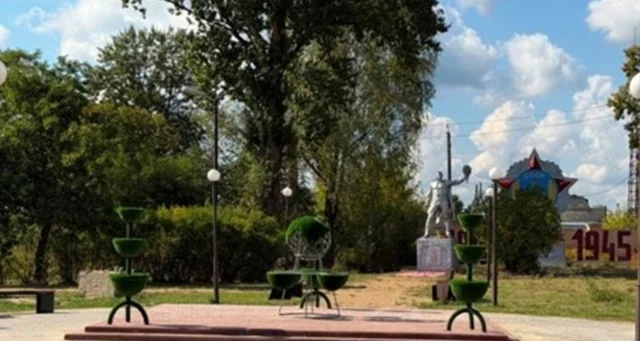 В поселке Ивот по нацпроекту благоустроили сквер "Победы" по улице Ленина