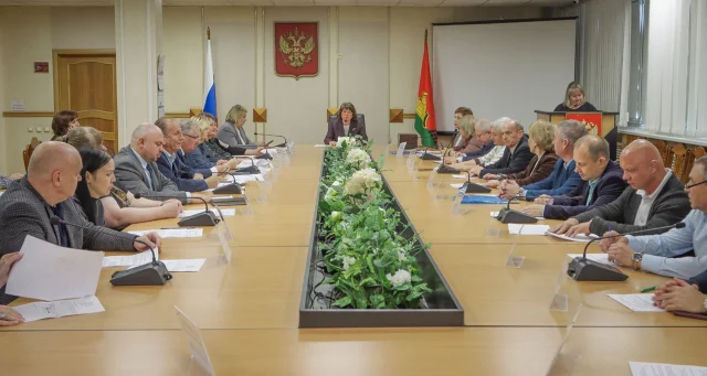 В Брянске наградили победителей конкурса "Лучший коллективный договор"