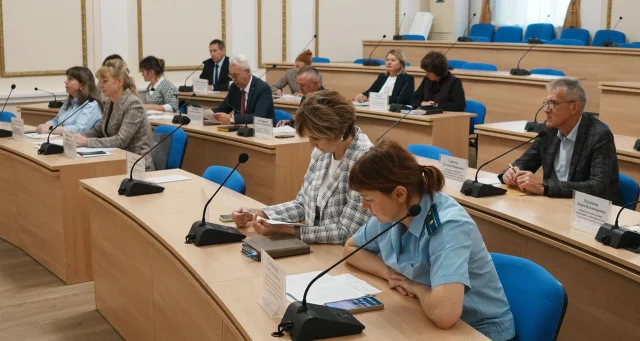 В Брянске обсудили зарплаты и деловой рейтинг на комиссии по занятости