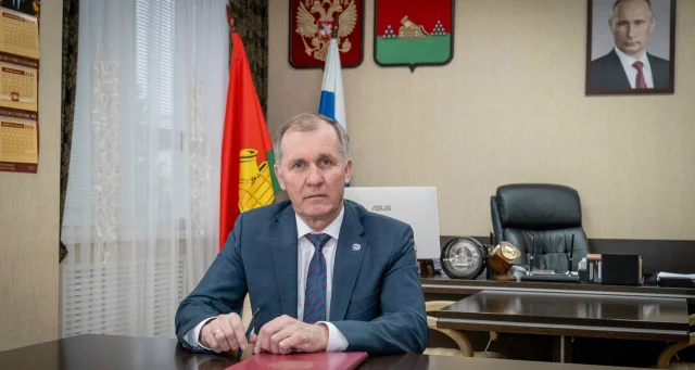Глава администрации Брянска поздравил работников культуры с профессиональным праздником