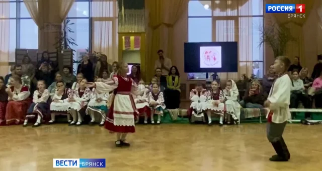 Брянск собрал солистов из семи регионов на конкурсе живой русской пляски "Танцы-брянцы"
