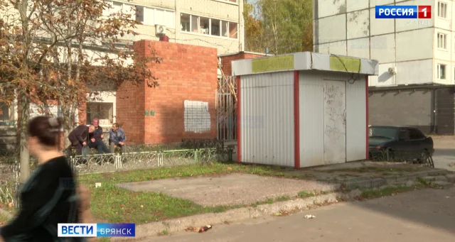 Рекордный штраф в 415 тысяч: в Брянске снесут незаконный павильон на Горбатова