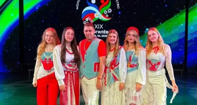 Брянский ансамбль "Модно-народно" вышел в финал фестиваля в Беларуси