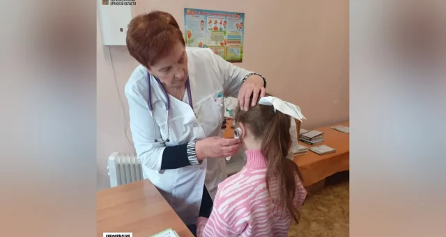 В Унечской ЦРБ педиатры получили новые отоскопы для осмотра детей