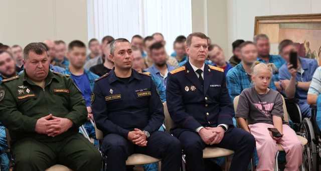 В преддверии Дня народного единства в военном госпитале организовали праздничный концерт
